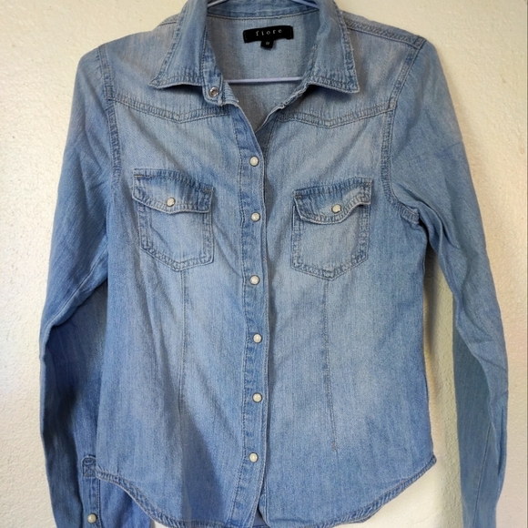 Light wash denim button-up - Picture 1 of 2
